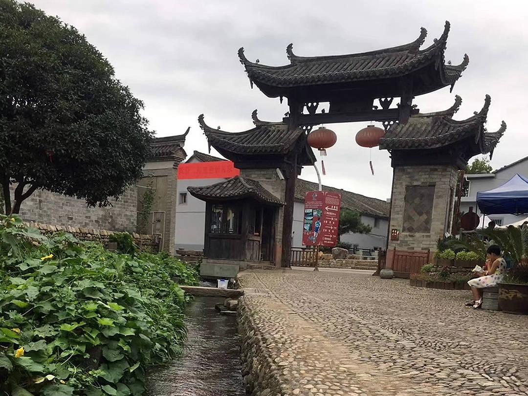 一路守候 伴你温暖回家——春运首日探访交通场站